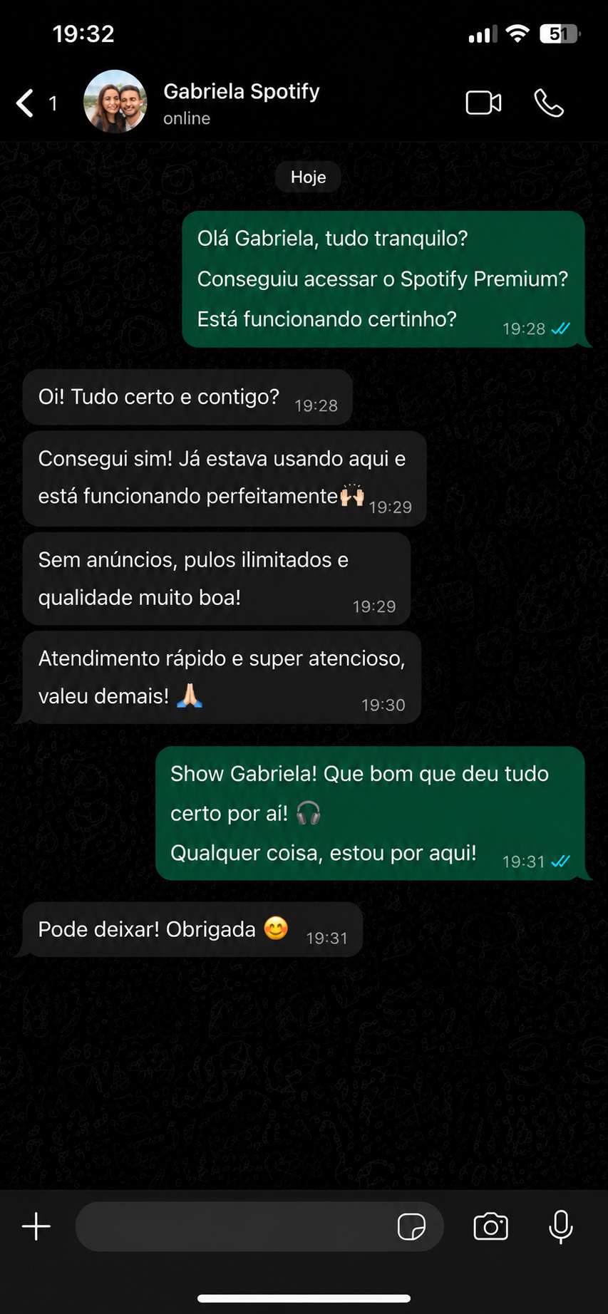 Cliente Gabriela elogiando o Spotify Premium no WhatsApp